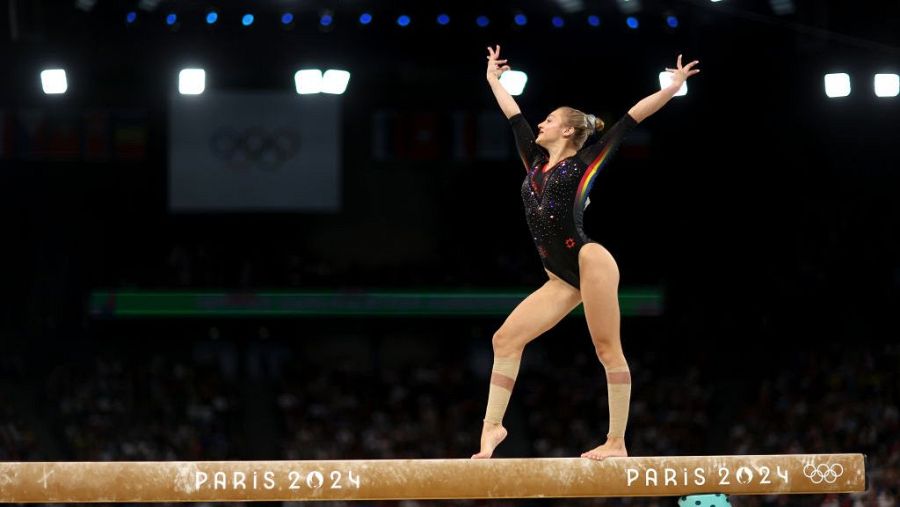 Gimnasta durant una competició de gimnàstica artística